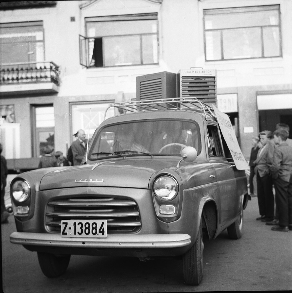 Radiobil (høyttalerbil) på Aagaards plass