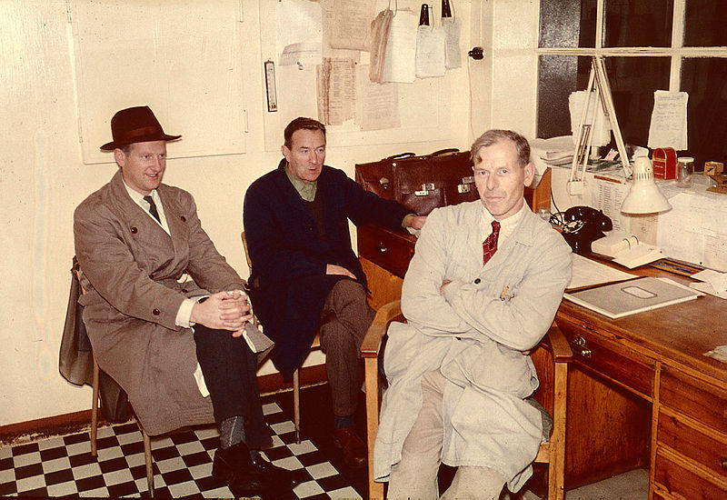 Dette er fra formanns kontoret i fettfabrikken, fra venstre Per Sletnes, Larsen og Svendsen