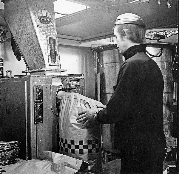 Her sees Kjell Nilsen pakke sekk i fleika.