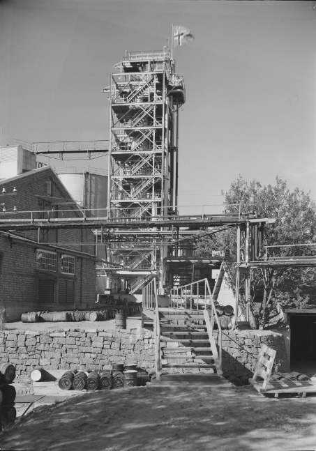 Destilasjonstårnet på Jahres Fabrikker