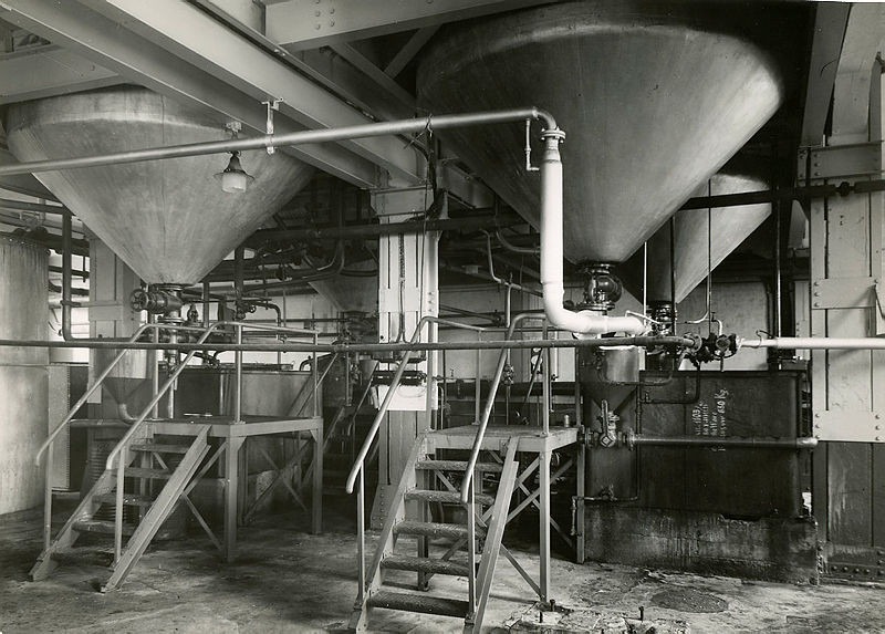 Tankbunner i det som opprinnelig var raffinering av olje i Sandar Fabrikker (SAFA).