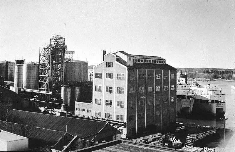 Kosmos kokeriene ved kai på Jahres Fabrikker