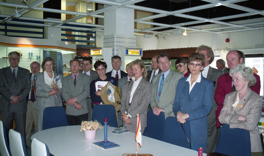 Næringskomiteen på Jotun-besøk