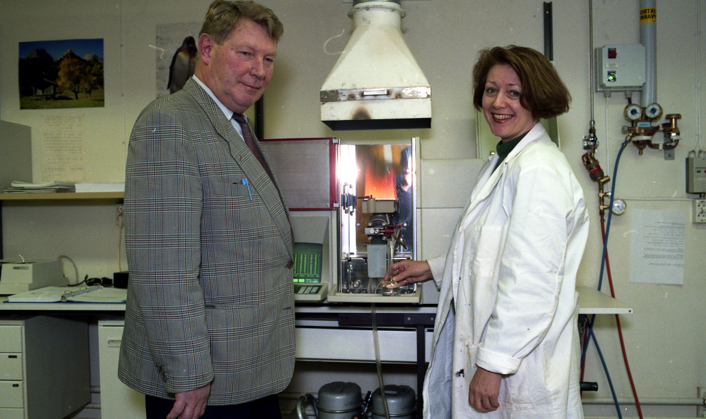 Teknisk direktør Trygve Trøym sammen med en av sine ansatte.