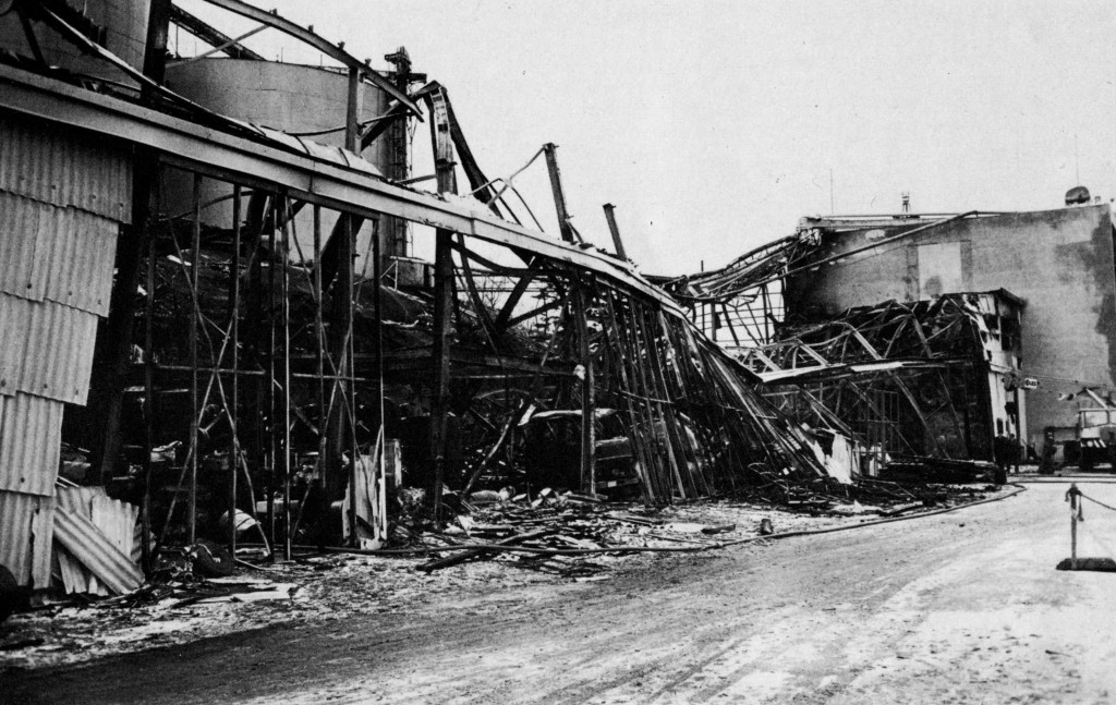 Lagerbygningen til Plastfabrikken brant ned natt til 3. januar 1972