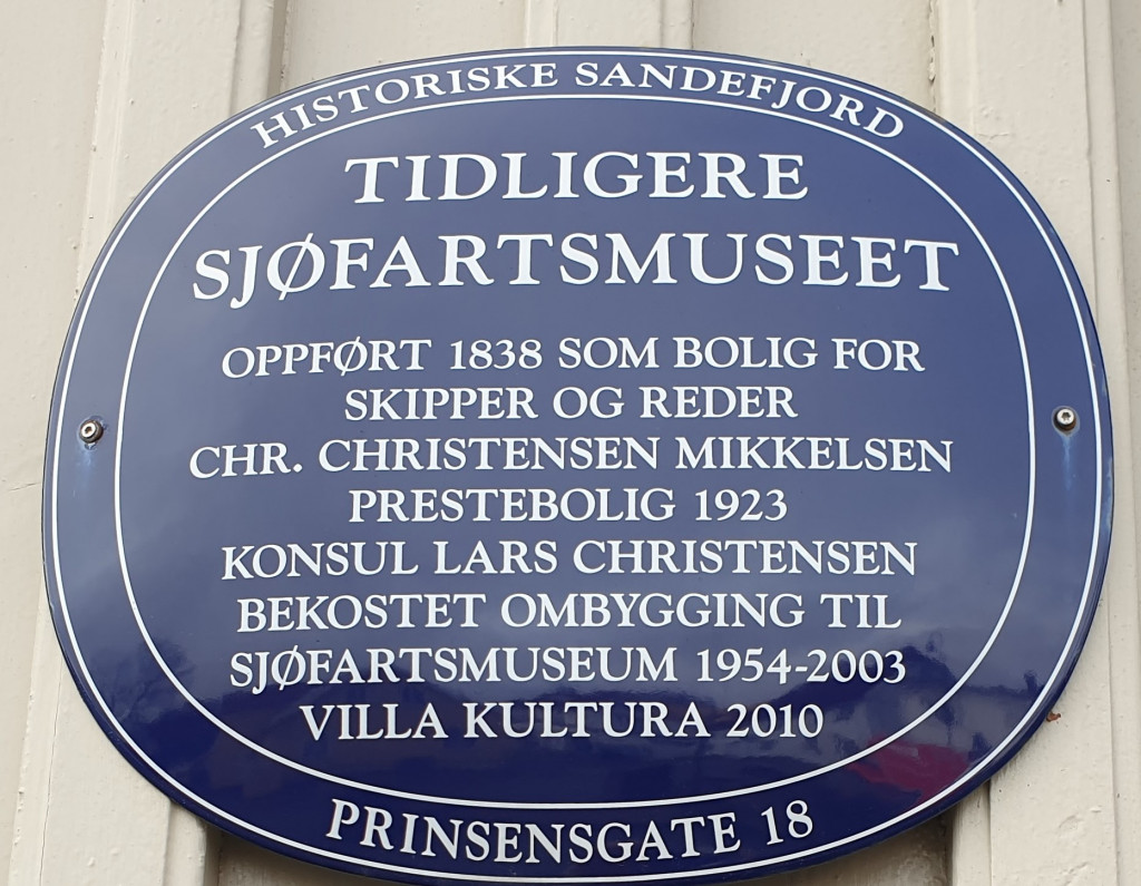 Skilt på inngangspartiet