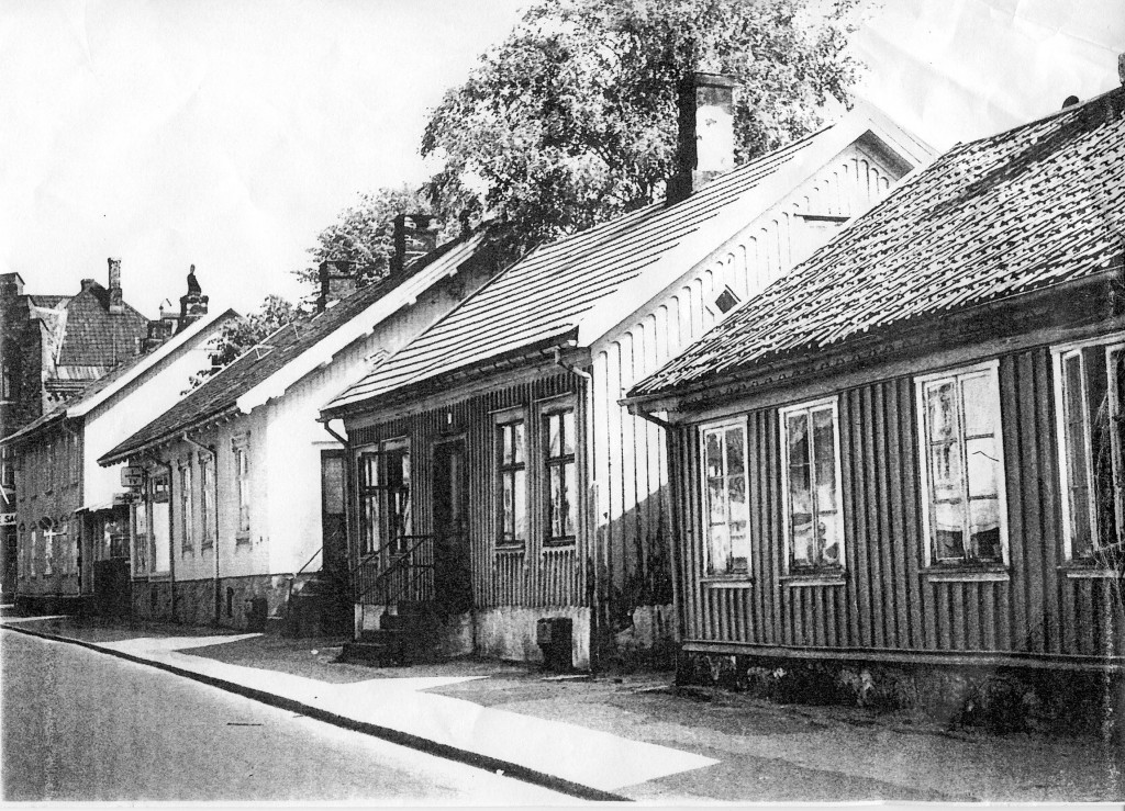 Gammel bebyggelse i Dronningens gate 7, 5 ,3 og 1