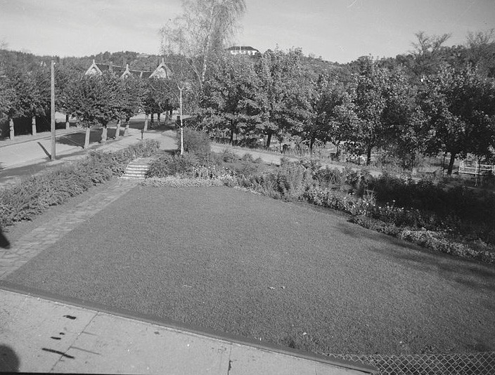 Jernbanealleen 41 - lliten park