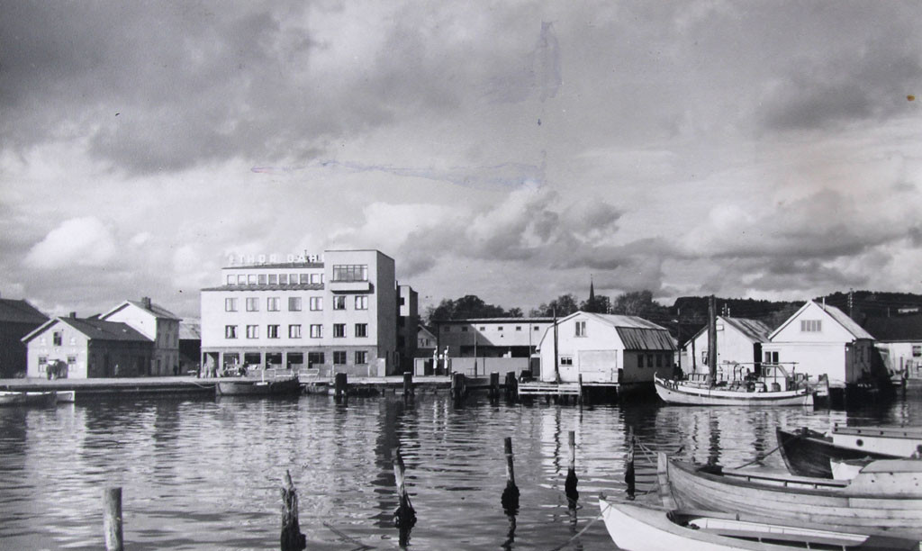 Litt av bryggeområdet sett fra ”Båtbryggen”.