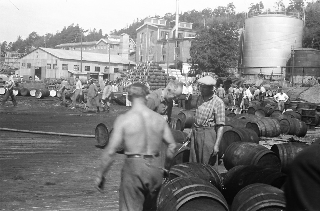 1947 -  Sandar Fabrikker