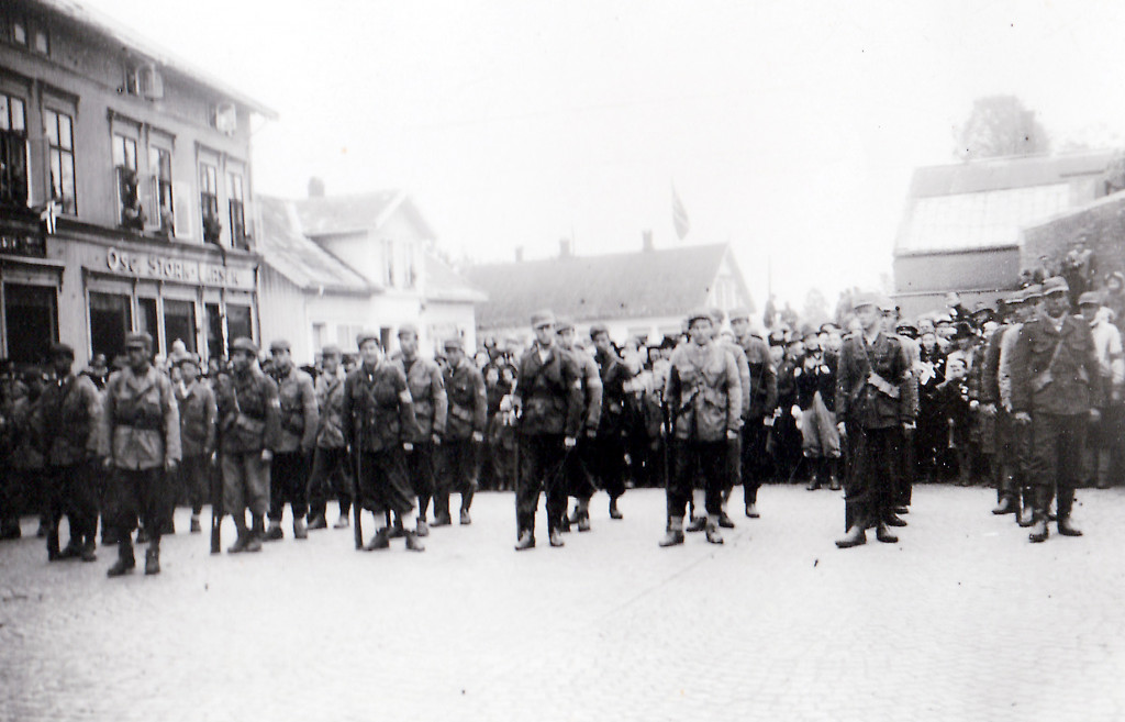 Hjemmestyrkene på Torget  1945
