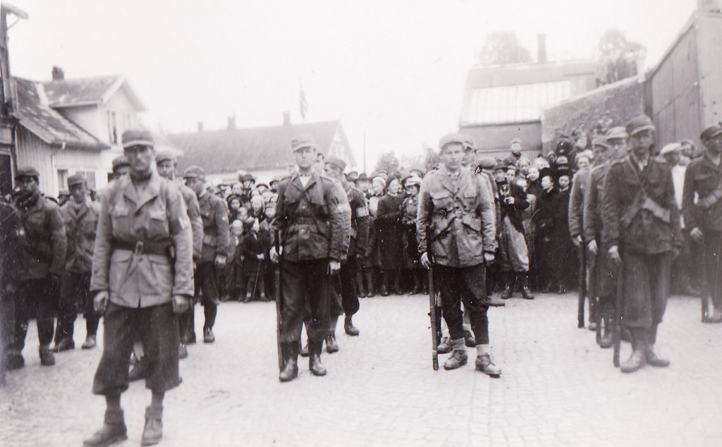 Hjemmestyrkene på Torget 1945