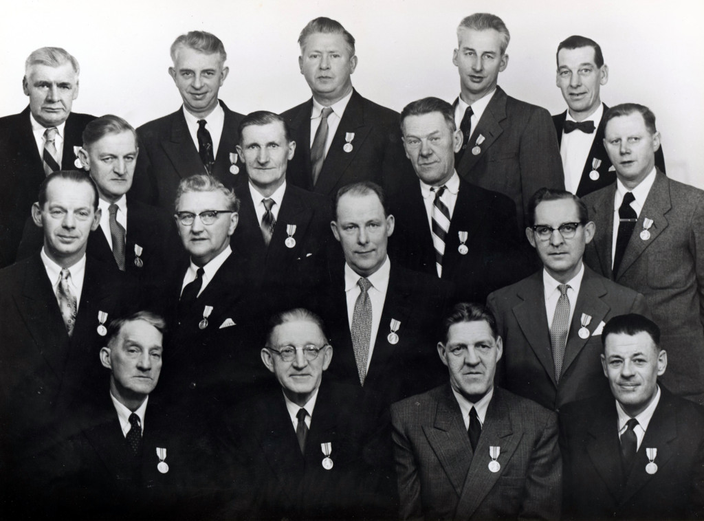 Hedrede arbeider og funksjonærer.