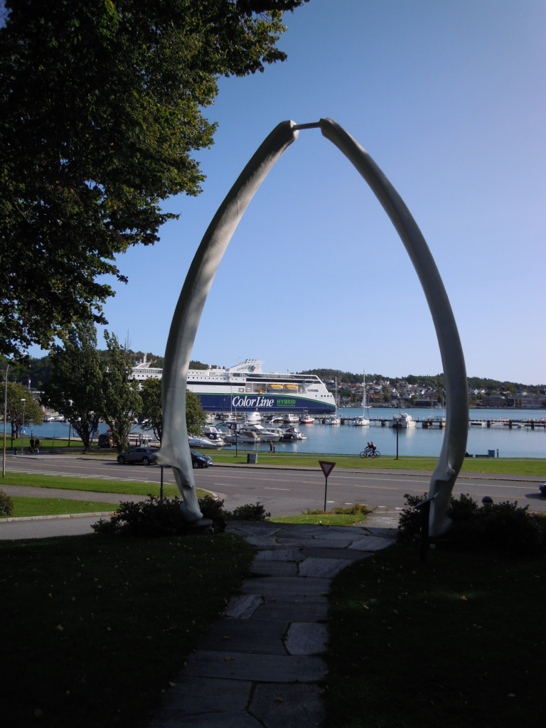 Hvalkjeven ved inngangen til Park Hotel