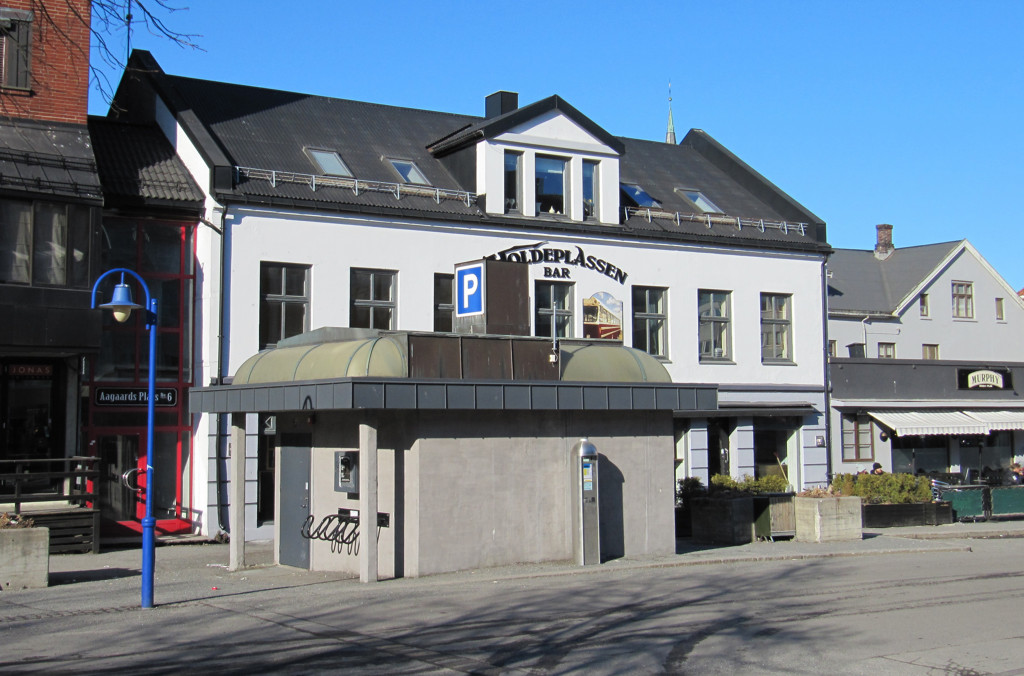 Holdeplassen Bar