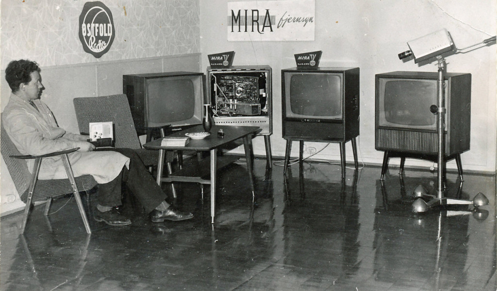 Fjernsyn-salongen hos Hjalmar Larsen