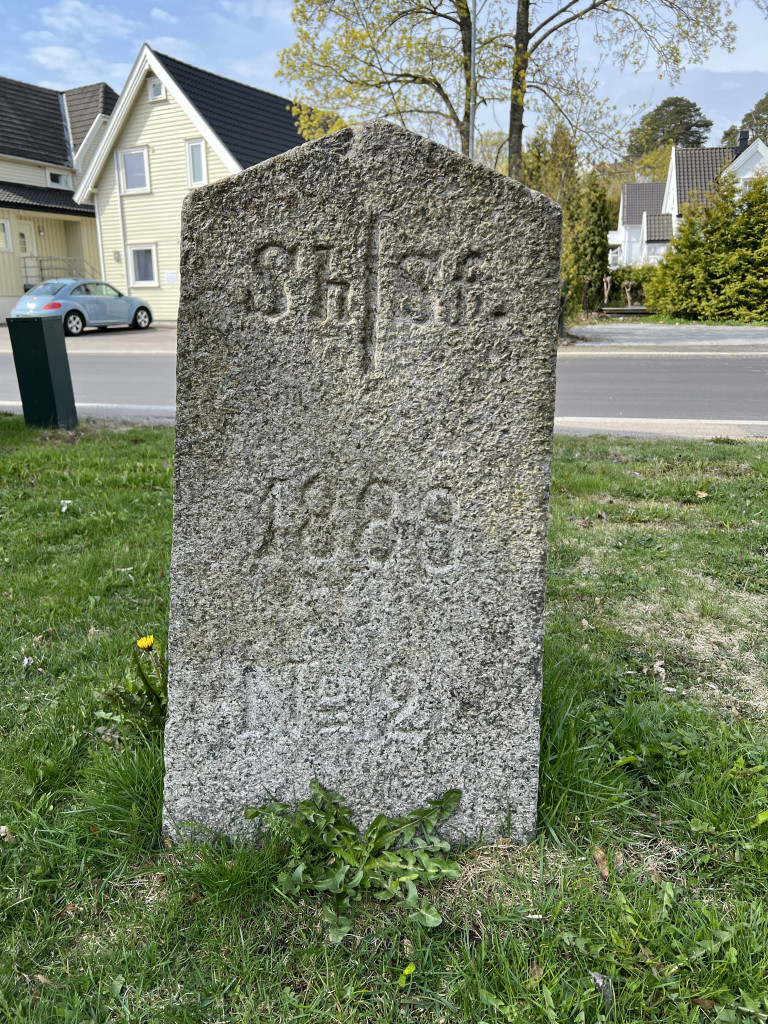 Milestøtte i granitt