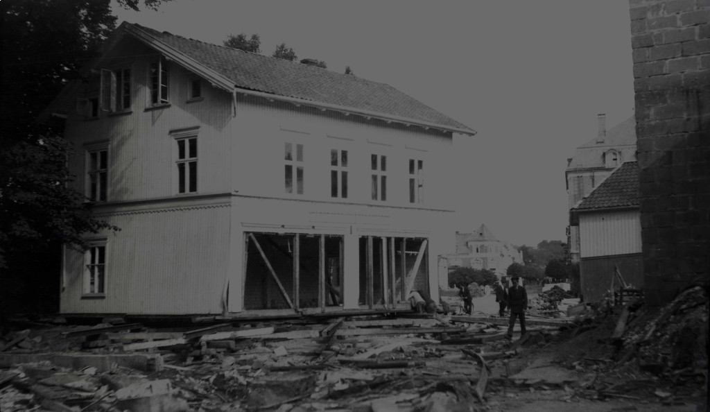 Ekeligården under flytting