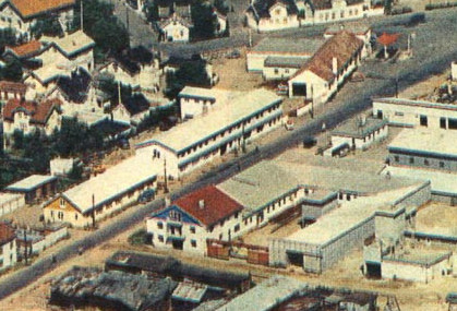 Nr. 16 er det langstrakte bygget midt på