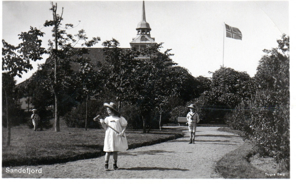 Barn spiller krokett