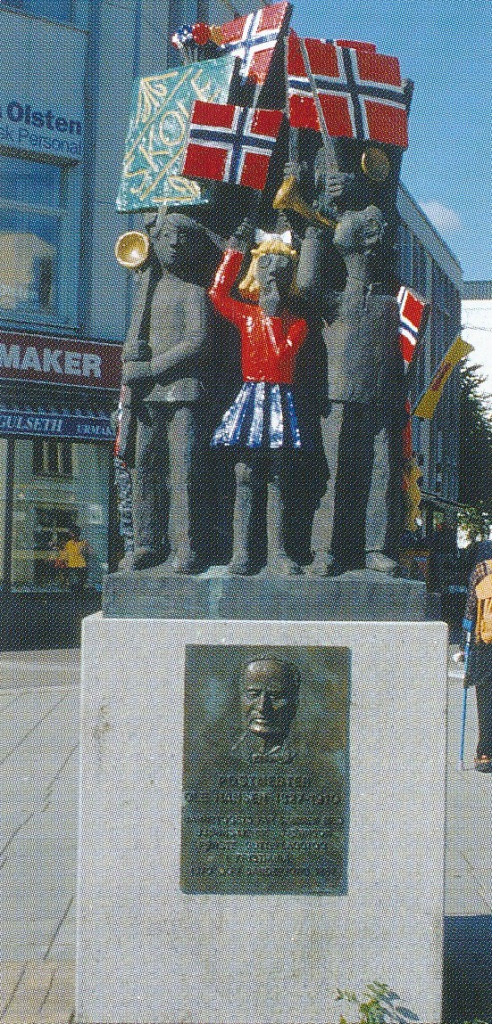 Minneskulpturen over postmester Ole Hansen