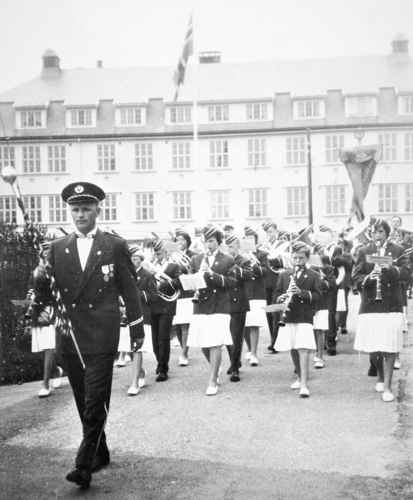 SANDE SKOLEKORPS FØRSTE OFFENTLIGE OPPTREDEN