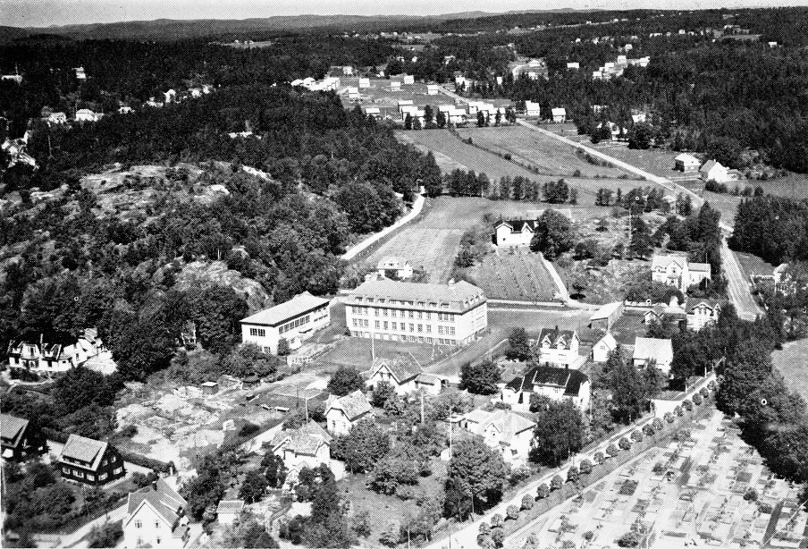 PYNTESTUEN OG KNATTEN