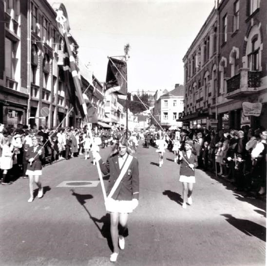 SANDE SKOLEKORPS - 17. MAI