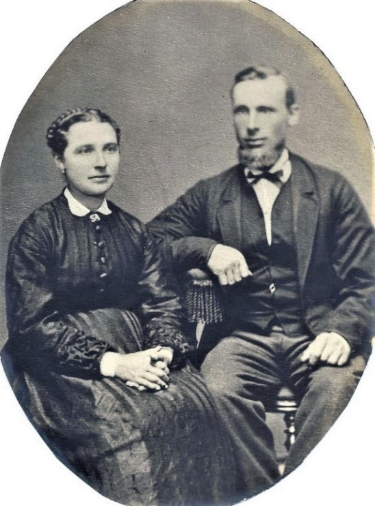 FOLKEOPPLYSNINGS -   MANN    OG ORDFØRER