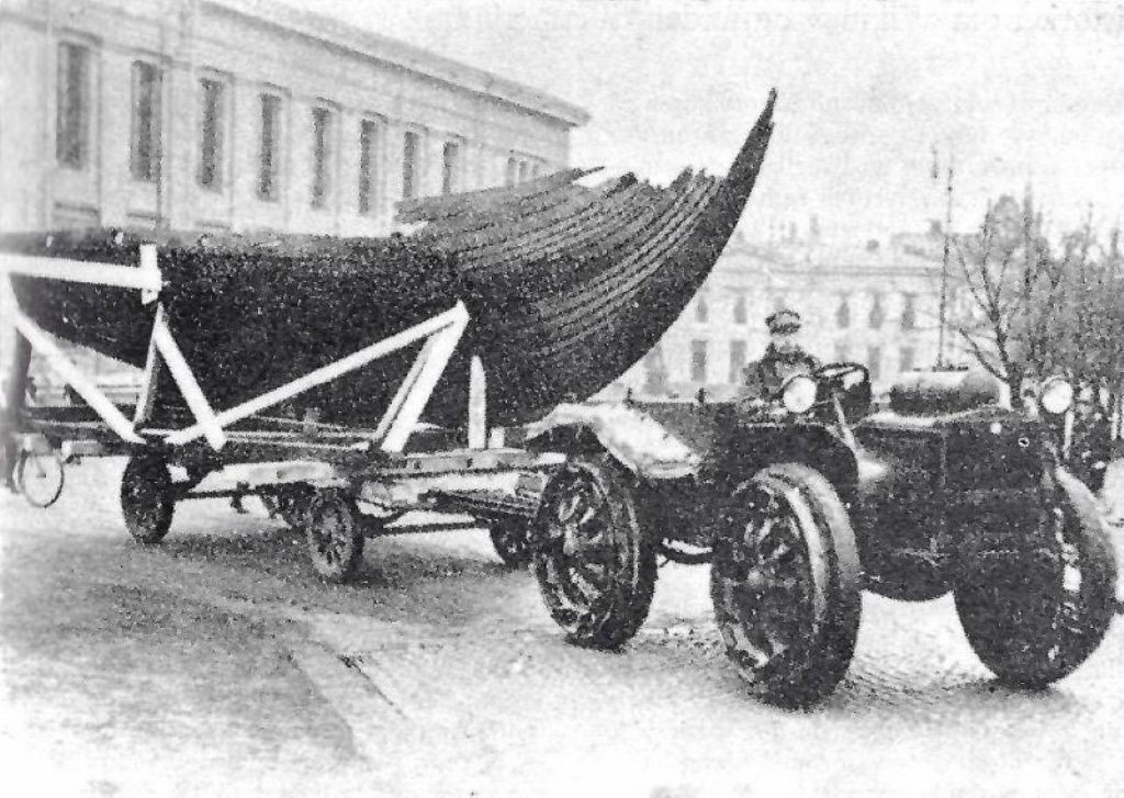 Gokstadskipet fraktes til Vikingtidsmuseet på Bygdøy