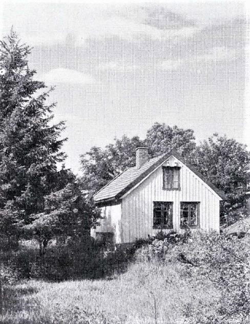 ET AV BUGÅRDENS ELDSTE HUS