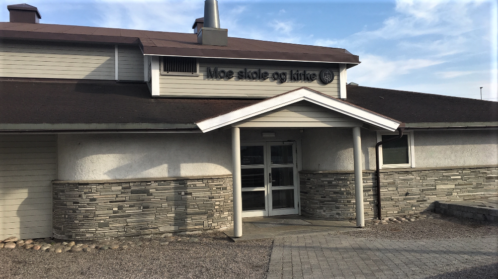 MOE KIRKE OG SKOLE
