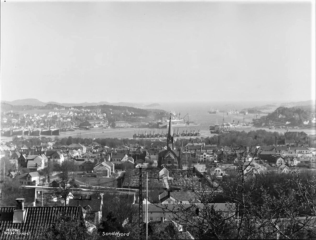 UTSIKT FRA ÅSEN OG ÅSLY