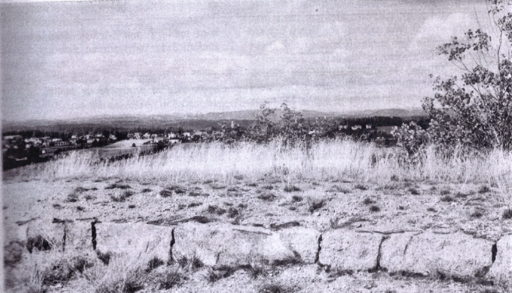 UTSIKT FRA MOKOLLENS NORDRE TOPP