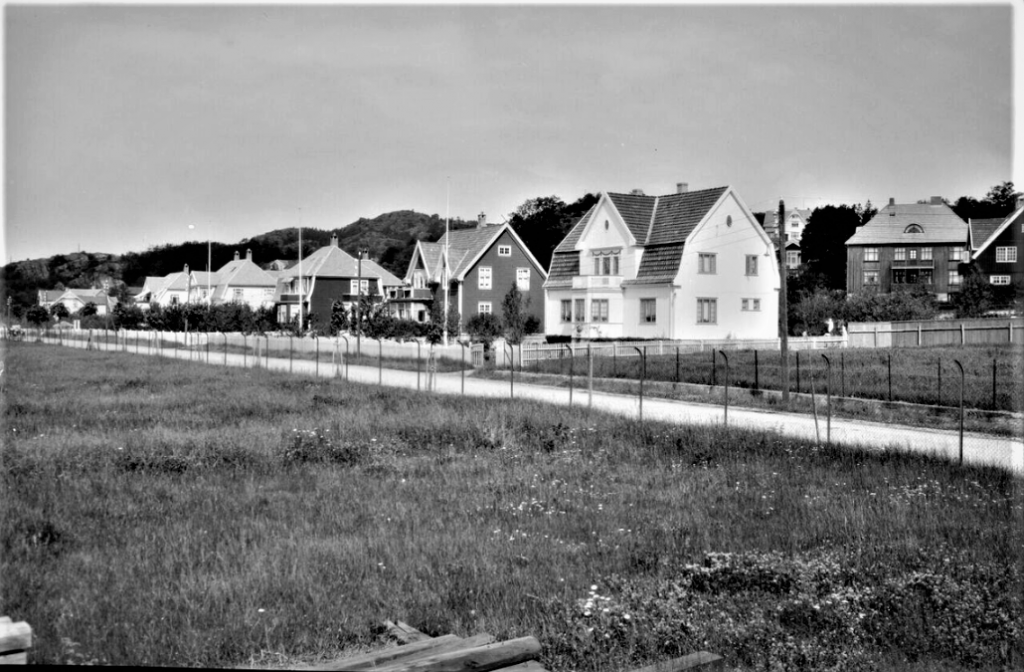 SANDARVEIEN - FRA ØST MOT VEST