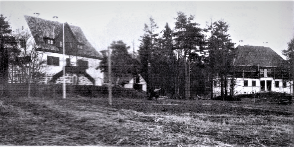 SKIPSREDER MOE OG DIREKTØR HOLM-HANSENS VILLAER