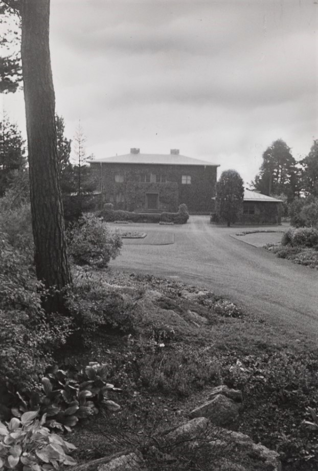 VILLA MIDTÅS - HOVEDINNGANG OG FASADE