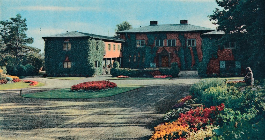 VILLA MIDTÅS - HOVEDINNGANG OG FASADE