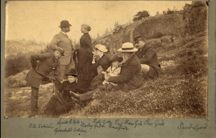 MØLLERÅSEN - UTFLUKTSMÅL OG UTSIKTSPUNKT