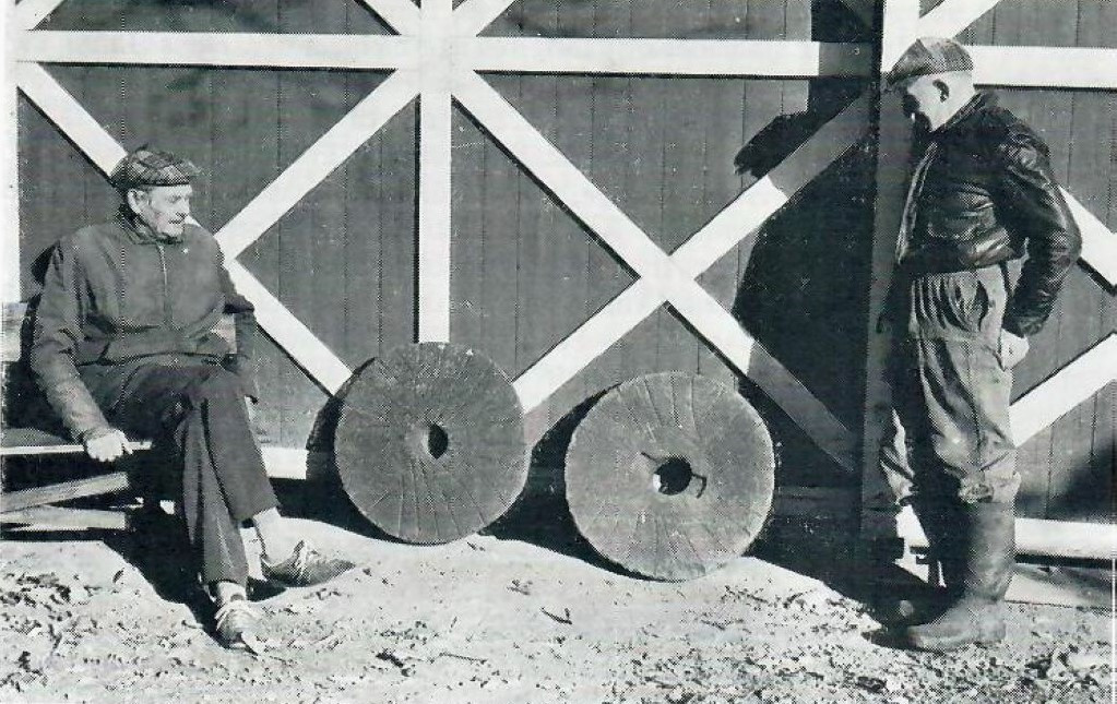 Bekkekverner ved Unnebergbekken - Kvernsteiner