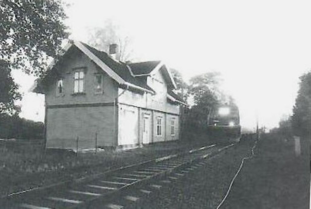 Råstad stasjon - Gammel og ny tid møtes