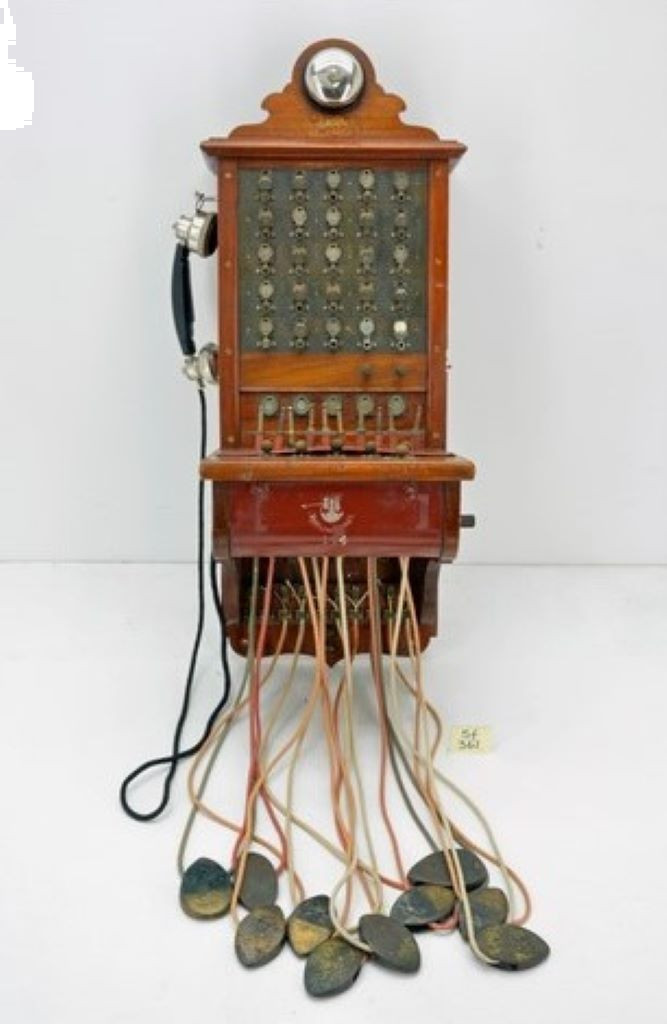 Råstad telefonsentral - den første, manuelle sentralen
