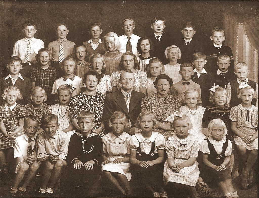 From skole - Klassebilde 1944