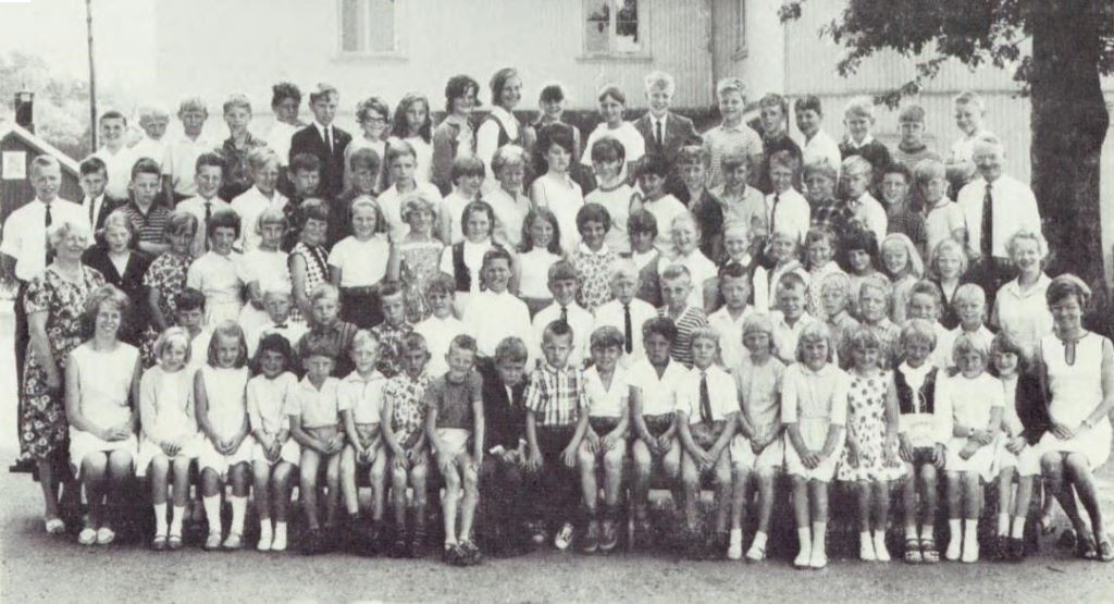 From skole – Klassebilde – Siste kull forlater skolen