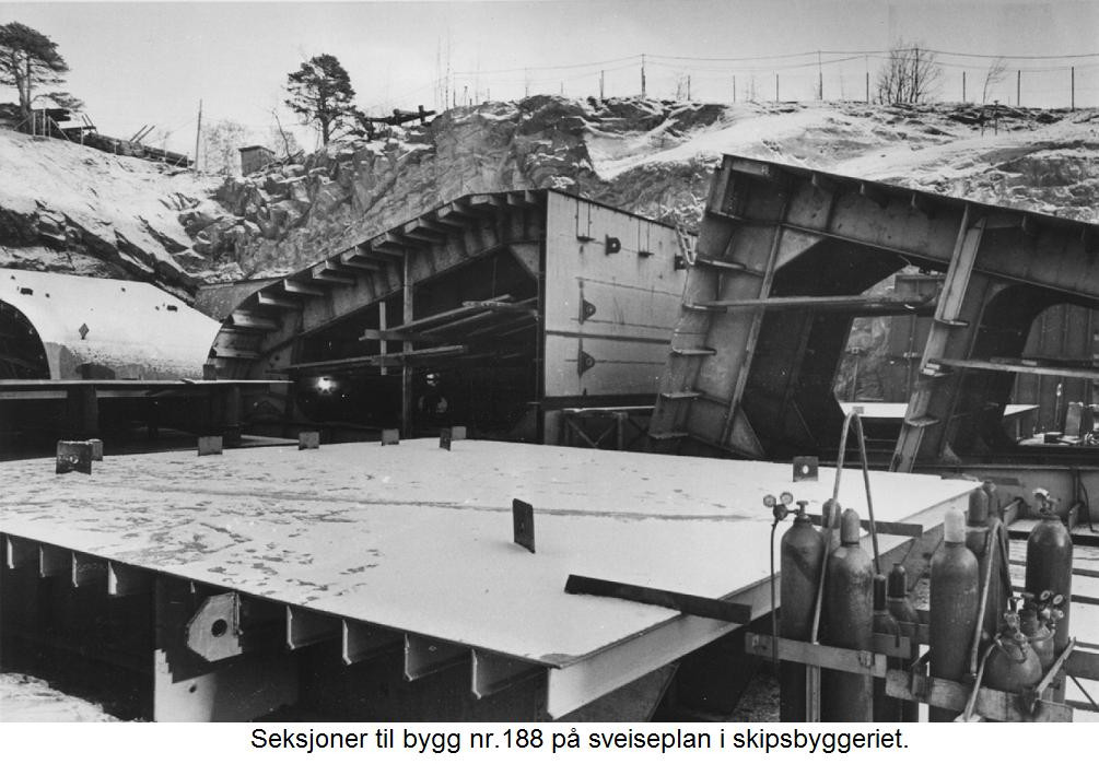 Seksjoner på sveiseplan i skipsbyggeriet