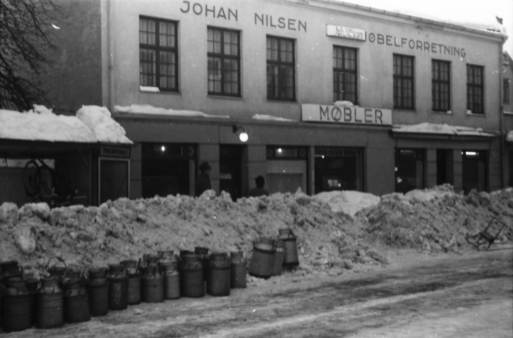 Johan Nilsen Møbelutsalg i 2. etasje over Pakkesentralen