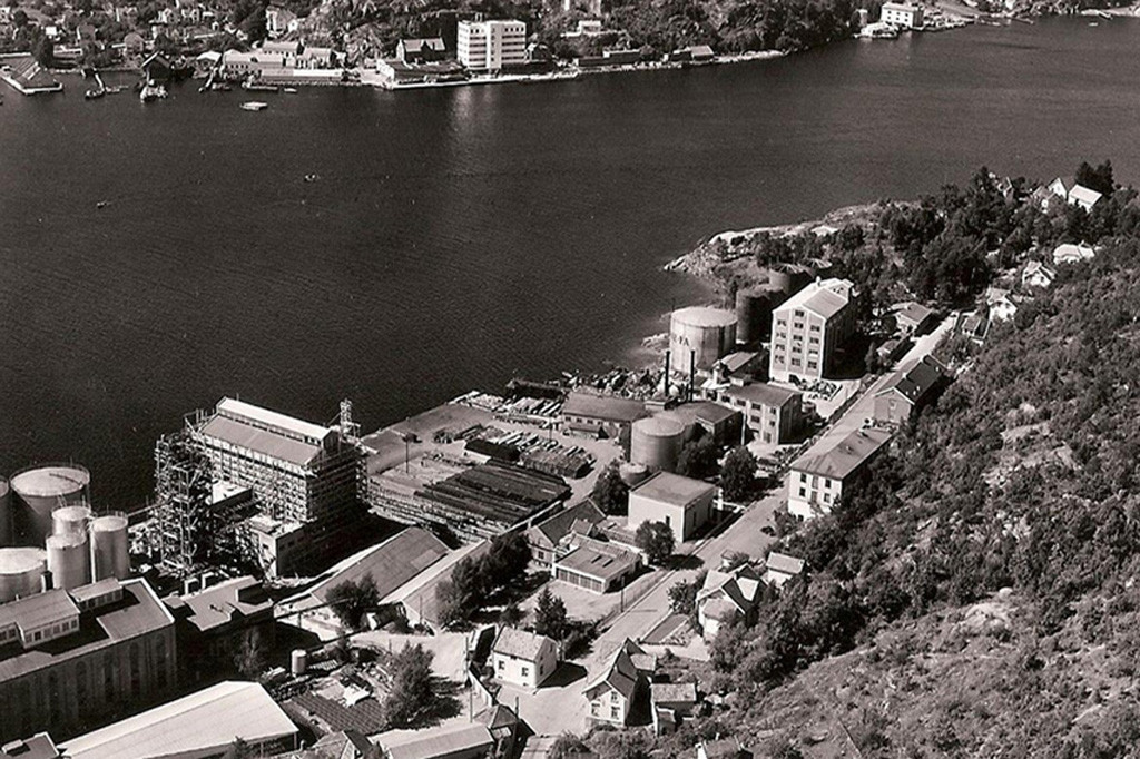 Flyfoto over Jahres Fabrikker