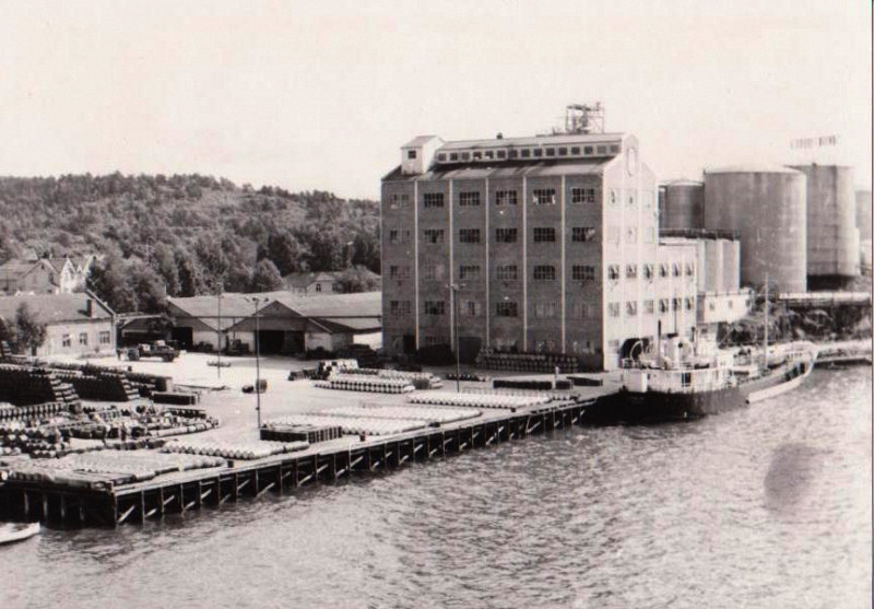 Kaia på Jahres Fabrikker før lagerhallene med de ovale takene ble bygget.