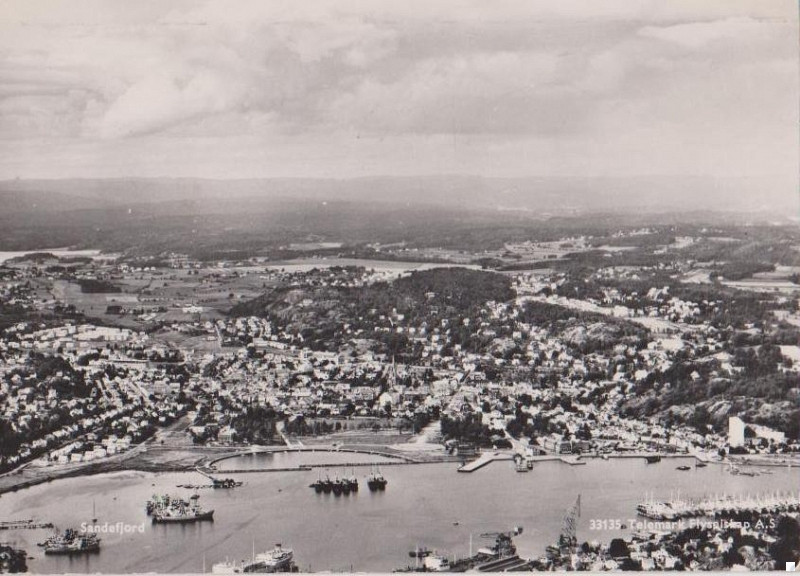 Byen og havna fra syd