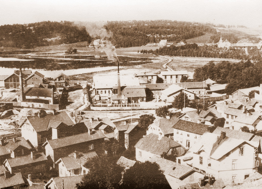 Mot indre havn og bryggeområdet